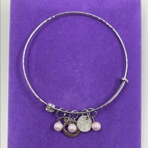 💛 Elegant Silver Charm Bracelet with Pink Pearl Accents